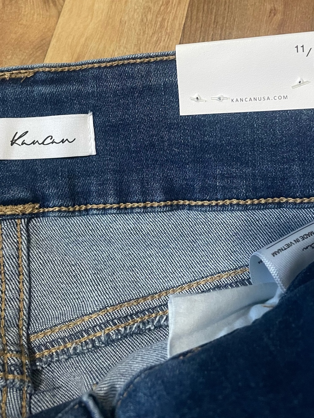 NWT KanCan High Waisted 2-Button Slim Flare Leg Denim Jeans Sz 11/29 - Picture 5 of 7